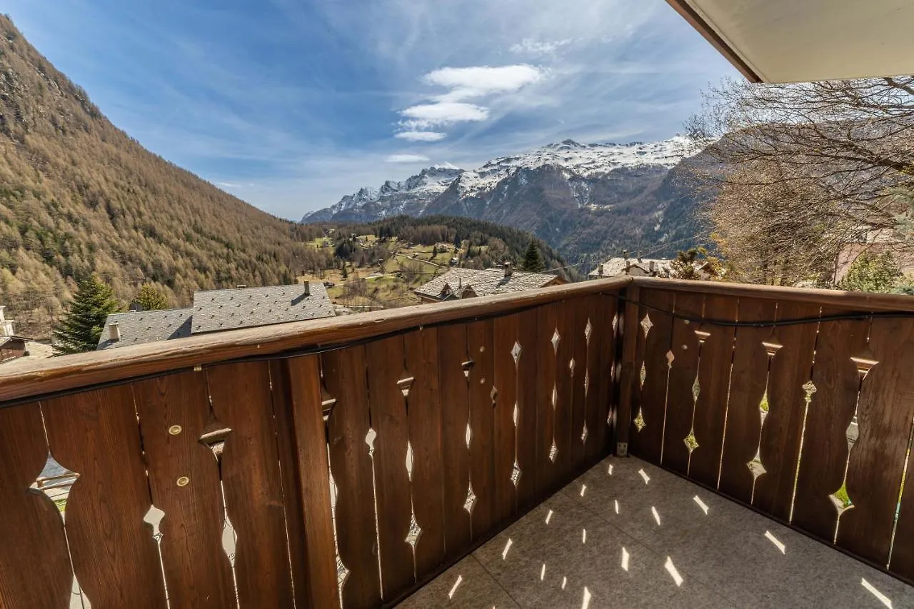 Residence Larice Bianco Campodolcino Aparthotel